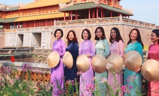 Đi du lịch Huế mặc áo dài, du khách nữ được miễn phí 100% vé tham quan di tích
