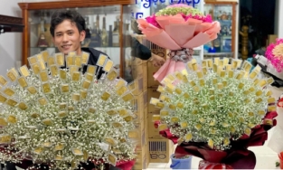 Đại gia giấu mặt ở Cần Thơ đặt bó hoa làm từ 100 cây vàng trị giá hơn 7 tỷ đồng làm quà tặng vợ 8/3