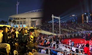 Khai mạc SEA Games 31: Khán giả đứng ngoài SVĐ Mỹ Đình từ sớm chờ xem bắn pháo hoa