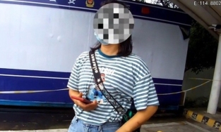 Tự ý mua cho mẹ đẻ đôi dép 350k, người phụ nữ bị chồng bỏ lại giữa đường