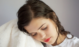 Hướng dẫn 7 cách dưỡng tóc uốn gợn sóng bồng bềnh chuẩn salon ngay tại nhà