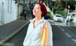 Ở lại Paris, sau 50 tuổi mình vẫn không bị mang tiếng ế