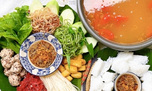 Mẹ đảm hướng dẫn cách nấu lẩu riêu cua cực ngon để xoa dịu cái nóng của mùa hè