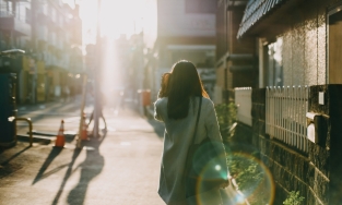 Độc thân chỉ đẹp khi trẻ, còn khi già, độc thân sẽ là những niềm đau