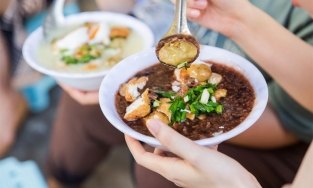 Những quán cháo đậu cà ngon nức tiếng Hà Nội, có quán mở đến bán đến tối