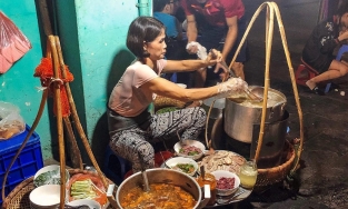 Phở gánh Hàng Chiếu cuối cùng cũng mở cửa hàng sau hơn 30 năm bán vỉa hè