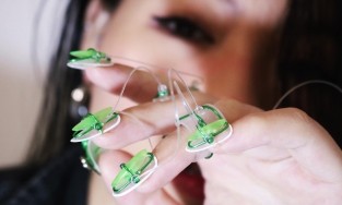 Nail Artist Việt thiết kế móng trường phái Futuristic