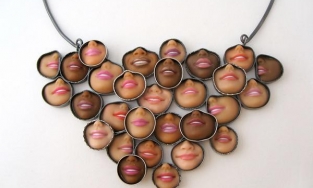 Giật mình trước những món đồ trang sức có hình thù kì dị