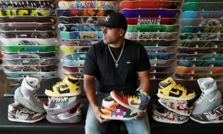 Ấn tượng với BST hơn 3000 đôi sneakers