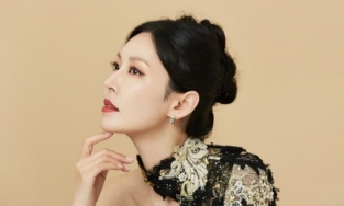 'Ác nữ' Kim So Yeon và thời trang 'hắc ám' từ trong phim đến trên thảm đỏ