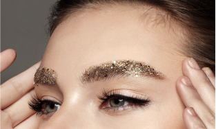 Trang điểm lấp lánh với kim tuyến sao cho đẹp?