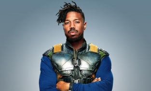 Harry Style là một trong số 5 sao nam Hollywood có gu thời trang cá tính