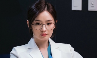 Dù giản dị, bác sĩ Song Hwa 'Hospital Playlist' sở hữu BST đồng hồ đắt đỏ