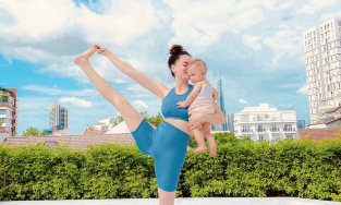 Các 'chị đẹp' V-biz chăm khoe ảnh tập thể dục tại nhà, đều mặc chung một kiểu đồ tập gym 