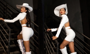 Sở thích diện đồ bó sát, o ép 3 vòng đến 'nghẹt thở' của H'Hen Niê