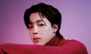 Jimin (BTS) diện trang phục của NTK quá cố Virgil Abloh trên bìa báo khai xuân 2022