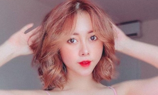 Việt Phương Thoa - Từ 'em gái chị Google' trở thành 'nữ hoàng review' qua kênh Tik Tok 9 triệu views