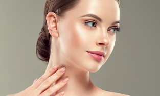 Cổ nhăn nheo, cổ ngắn, cổ ngấn sẽ tiêu biến nhờ 6 bí quyết chăm sóc da cổ này