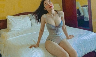 Thời trang sao: Elly Trần khoe body bốc lửa vạn người mê nhưng khuôn mặt mới gây chú ý