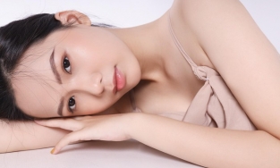 Soi làn da mặt mộc không tì vết của dàn thí sinh Hoa hậu Việt Nam 2020