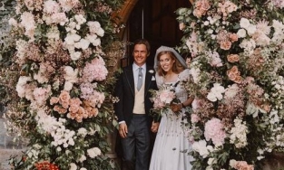 Đám cưới cổ tích: Khi công chúa mặc lại váy cũ của bà