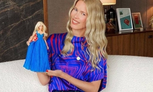 Siêu mẫu Claudia Schiffer phiên bản búp bê Barbie chính thức ra mắt