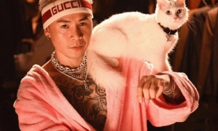 'Tiền nhiều để làm gì?' - Để các rapper mua thật nhiều trang sức to và nặng