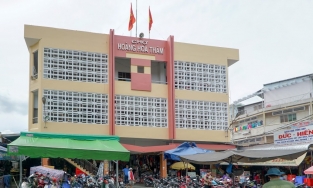 Chợ đồ secondhand Hoàng Hoa Thám, Sài Gòn: Mua hàng thùng không phải 'bộ môn' dành cho những người hời hợt