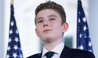 'Thủ khoa ngành đầu thai' Barron Trump và 4 năm định hình dấu ấn thời trang