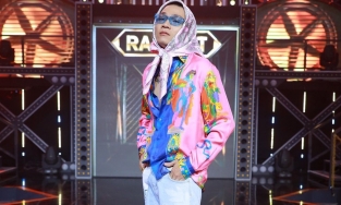 Lộ ảnh Chung kết Rap Việt: Wowy buộc khăn kiểu 'bà thím' cực đáng yêu