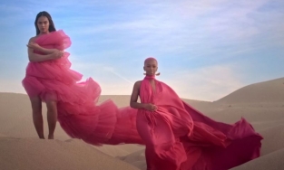 Nắm vững 4 mẹo chọn màu trang phục cho các cô nàng da ngăm