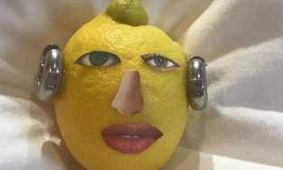 Balenciaga để người mẫu tự chụp ảnh ở nhà và cái kết 