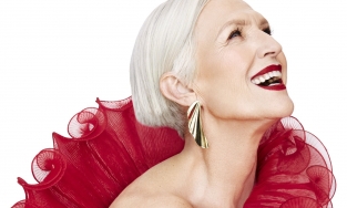 Ngắm nhìn những người phụ nữ trung niên với phong cách thời trang thăng hoa theo từng năm tháng