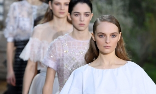 Lịch sử logo của những thương hiệu thời trang hàng đầu 