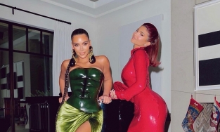 Corset concept 'người khổng lồ xanh' kì lạ của Kim Kardashian