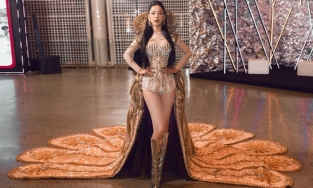 Chi Pu 'đụng hàng' mẫu váy 40kg của H'Hen Niê