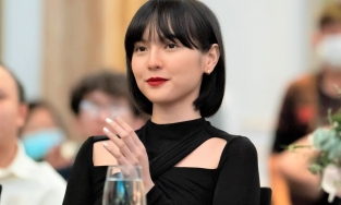 Diện một cây đen nhưng Hải Tú vẫn hóa nàng thơ trong sự kiện ra mắt truyện tranh Lạc Trôi