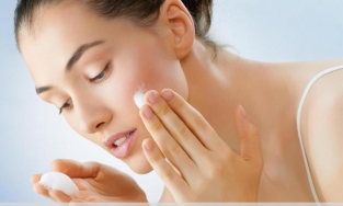 Hai dòng mặt nạ ngủ dưỡng ẩm đình đám của thương hiệu Laneige