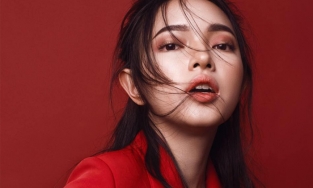 Học Châu Bùi cách phối trang phục tông đỏ đón Tết 2021