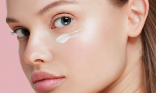 4 lỗi dưỡng da vùng mắt chúng ta thường mắc phải