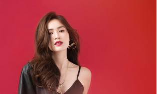 Ninh Dương Lan Ngọc vốn yêu thích kiểu trang phục áo, váy hai dây màu đen