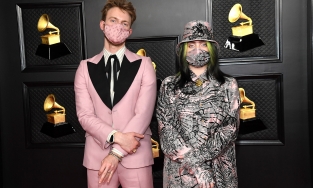 Những chiếc khẩu trang đẹp nhất thảm đỏ Grammy 63 