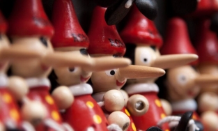 Cá tháng Tư 1/4: Điểm danh những 'cánh bướm dối gian' trong ngành làm đẹp