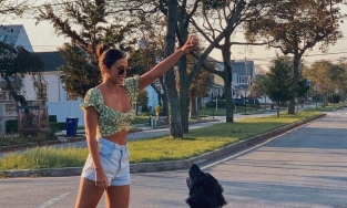 Á hậu 2 Miss Universe thích mặc đồ hở eo táo bạo