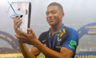 Kylian Mbappe: Ngoài bóng đá và Ronaldo còn đam mê Sneaker