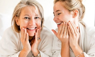 Chăm sóc da nhạy cảm bị mụn không phải ai cũng biết