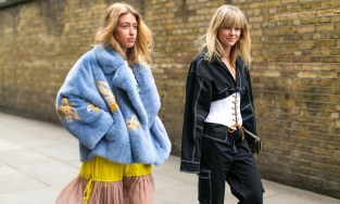 Corset: Kiểu áo lót bán chạy nhất mùa dịch dù vướng không ít thị phi