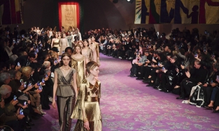 Những tuần lễ thời trang quay trở lại: Sự xa hoa đã hồi sinh sau đêm dài 