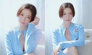 Ngoài váy siêu ngắn, U40 Lý Nhã Kỳ còn ưu ái áo cổ sâu hun hút