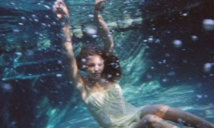 Hài hước lookbook của Zara: Khi thương hiệu thích làm khó người mua